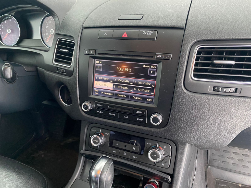 Штатная магнитола автомобиля